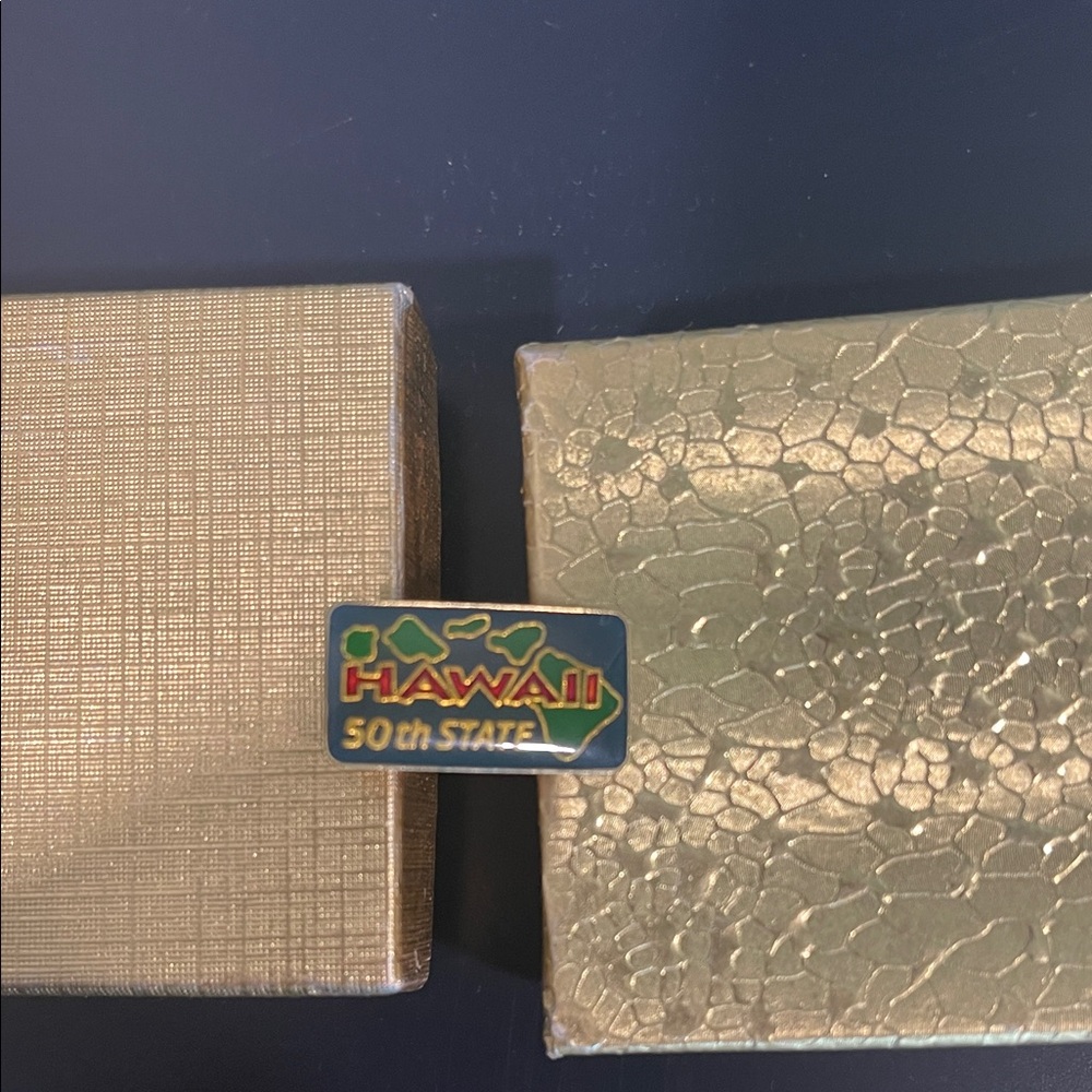 Hawaii 50th State Enamel Pin
